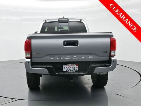 Used 2016 Toyota Tacoma TRD Sport image 8