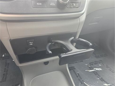 Used 2020 Toyota Sienna LE FWD image 22