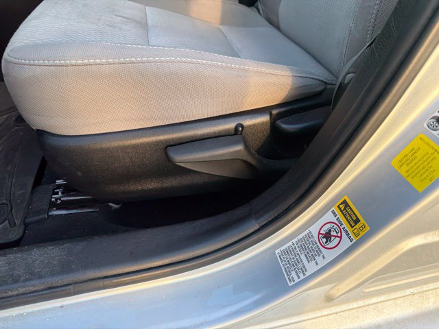 Used 2014 Toyota Corolla LE FWD image 39