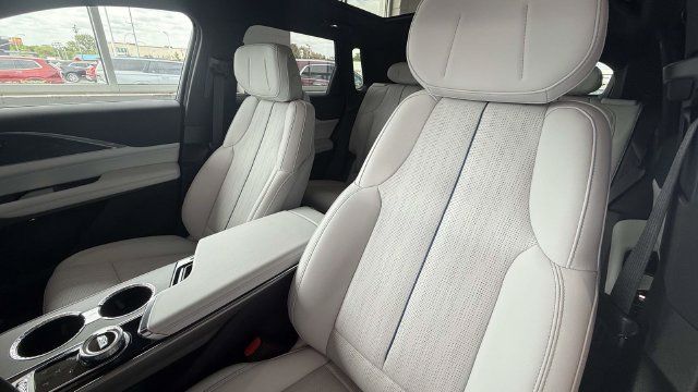 Used 2024 Cadillac Lyriq Luxury w/ LPO, Floor Liner Package AWD/4WD image 19