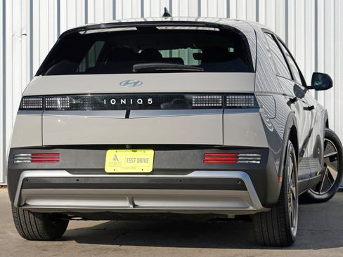 Used 2025 Hyundai Ioniq 5 SE image 4