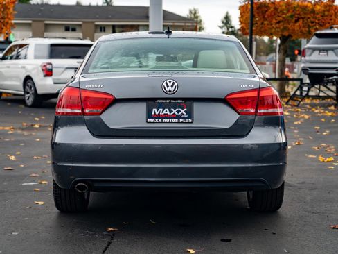 Used 2015 Volkswagen Passat TDI SE image 11