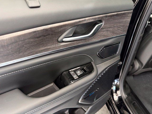 Used 2023 Jeep Grand Cherokee Overland w/ Advanced Protech Group III AWD/4WD image 20