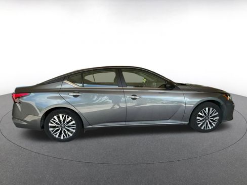 Used 2025 Nissan Altima 2.5 SV image 16