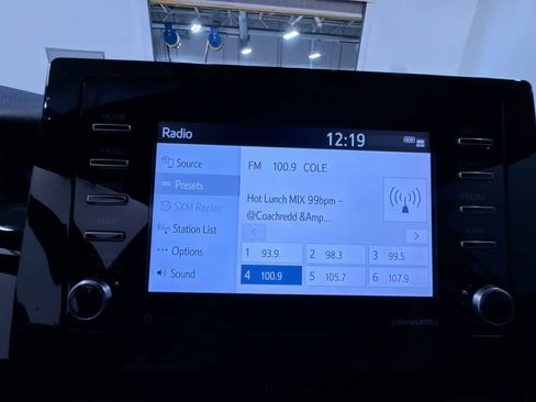 Used 2021 Toyota Camry SE image 27