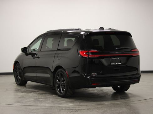 Used 2026 Chrysler Pacifica Limited w/ S Appearance Package FWD image 6