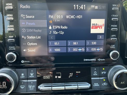Used 2021 Toyota Highlander XLE FWD image 23