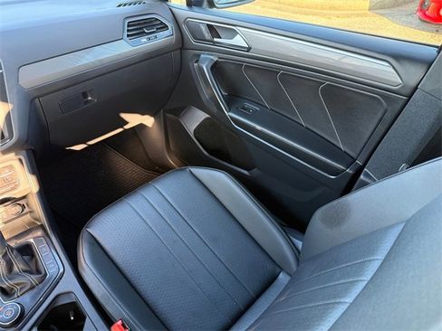 Used 2022 Volkswagen Tiguan SE R-Line image 25