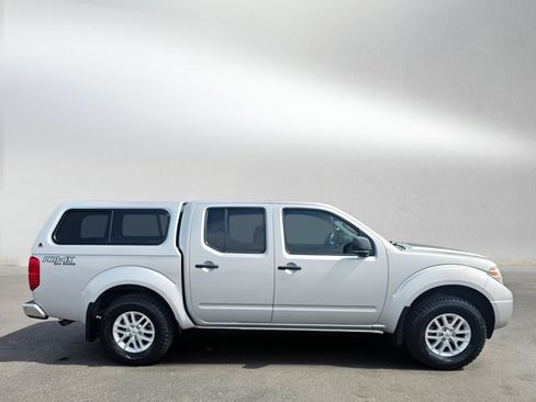 Used 2016 Nissan Frontier SV w/ SV Value Truck Package AWD/4WD image 6