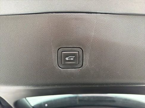 Used 2020 Chevrolet Traverse Premier AWD/4WD image 9