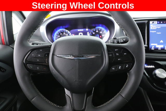 Used 2025 Chrysler Pacifica Limited FWD image 23