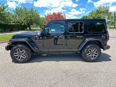 Used 2025 Jeep Wrangler Unlimited Sahara AWD/4WD image 6