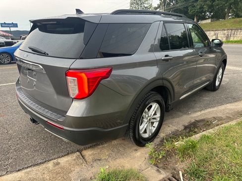 Used 2021 Ford Explorer XLT w/ Equipment Group 202A RWD image 3