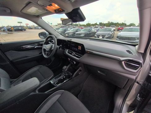Used 2025 Chevrolet TrailBlazer LT AWD/4WD image 31