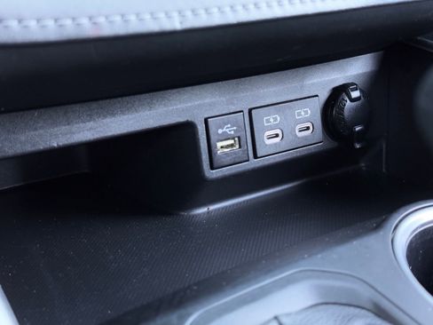 Used 2024 Toyota Highlander LE image 33