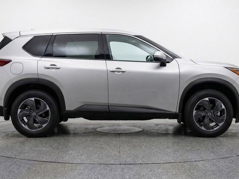 Used 2025 Nissan Rogue SV image 11