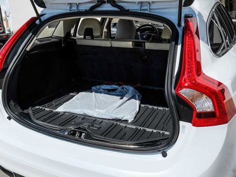 Used 2017 Volvo V60 T5 Premier w/ Convenience Package image 52