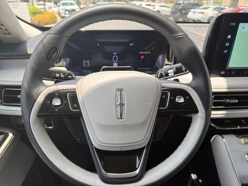 Used 2025 Lincoln Aviator Reserve w/ Luxury Package RWD image 20