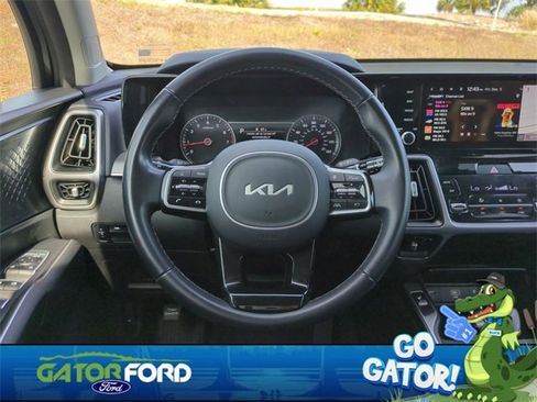Used 2023 Kia Sorento S image 17