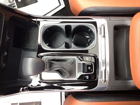 Used 2023 Kia Carnival SX Prestige image 25