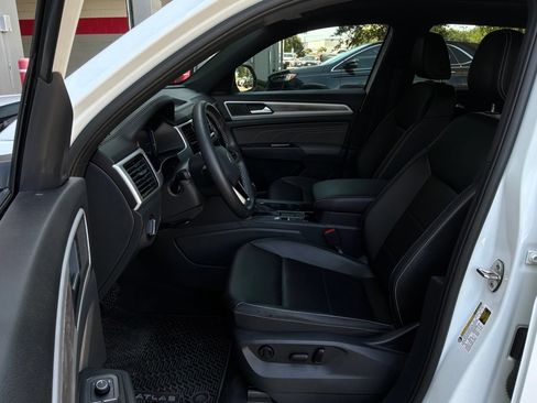 Used 2022 Volkswagen Atlas Cross Sport SE FWD image 10