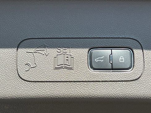 Used 2023 Lincoln Aviator AWD w/ Premium Package image 40