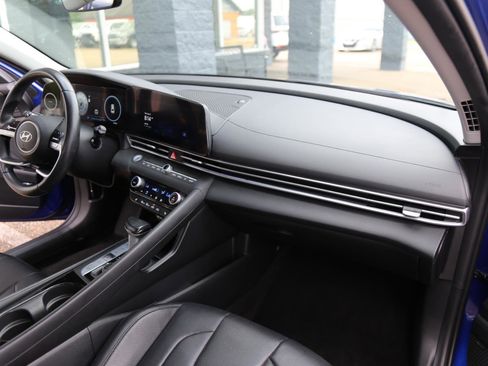 Used 2024 Hyundai Elantra Limited image 18