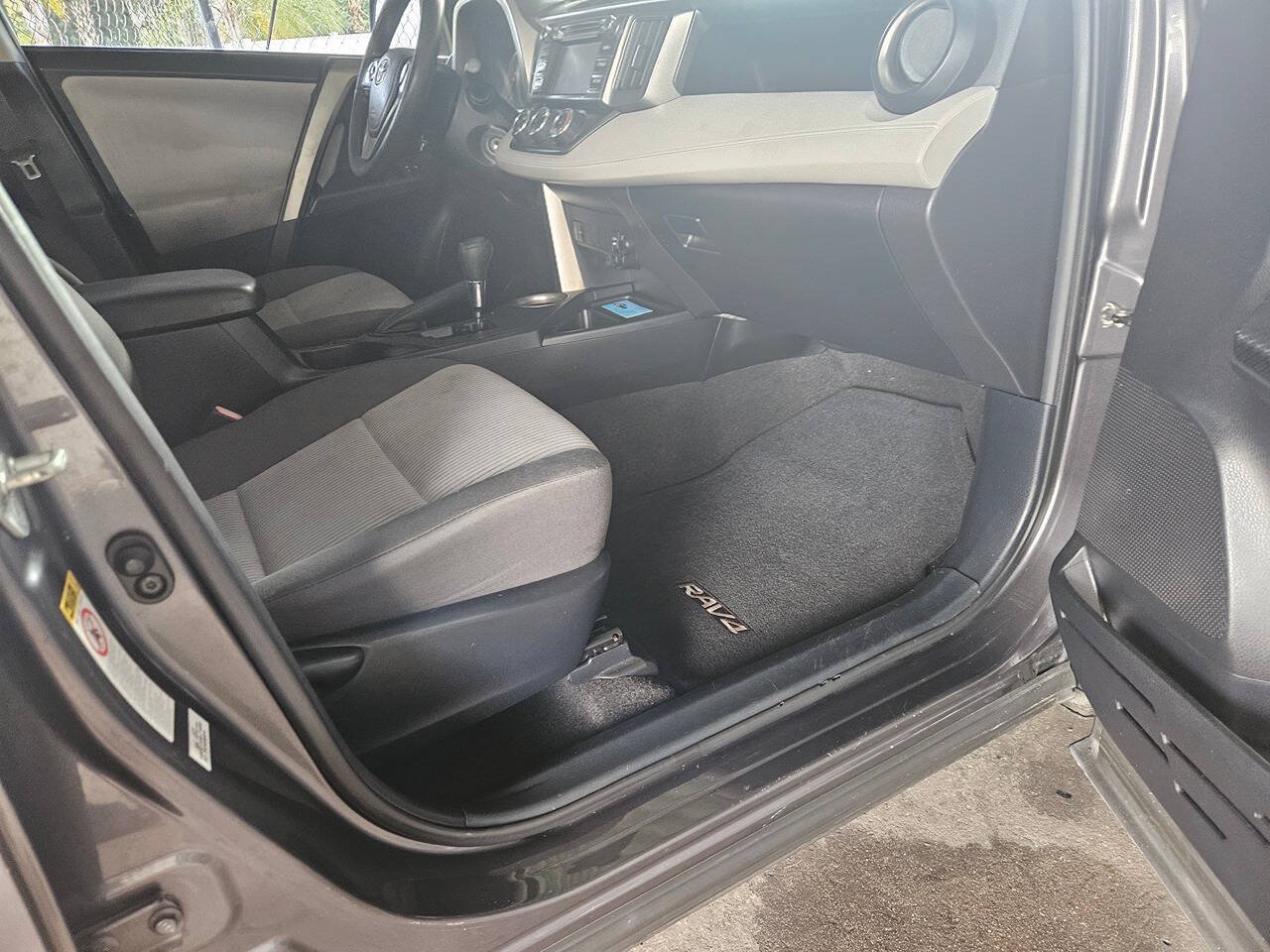Used 2014 Toyota RAV4 LE FWD image 17