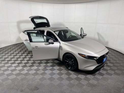 Used 2025 MAZDA MAZDA3 2.5 S Premium Package image 8