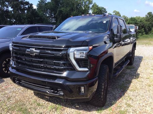 Used 2024 Chevrolet Silverado 2500 LTZ w/ LTZ Plus Package AWD/4WD image 2