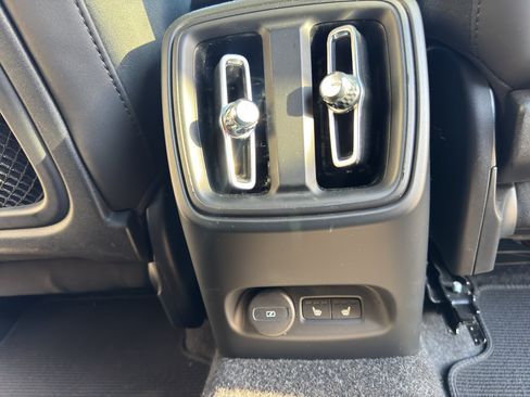 Used 2023 Volvo C40 P8 Recharge Ultimate AWD/4WD image 19