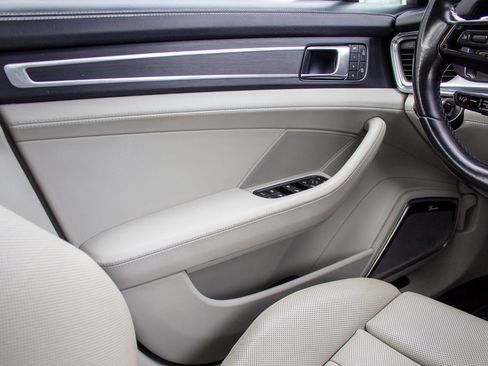 Used 2023 Porsche Panamera GTS w/ Premium Package image 19