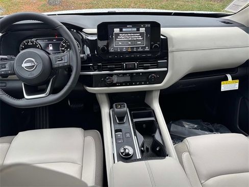 New 2025 Nissan Pathfinder SL image 21