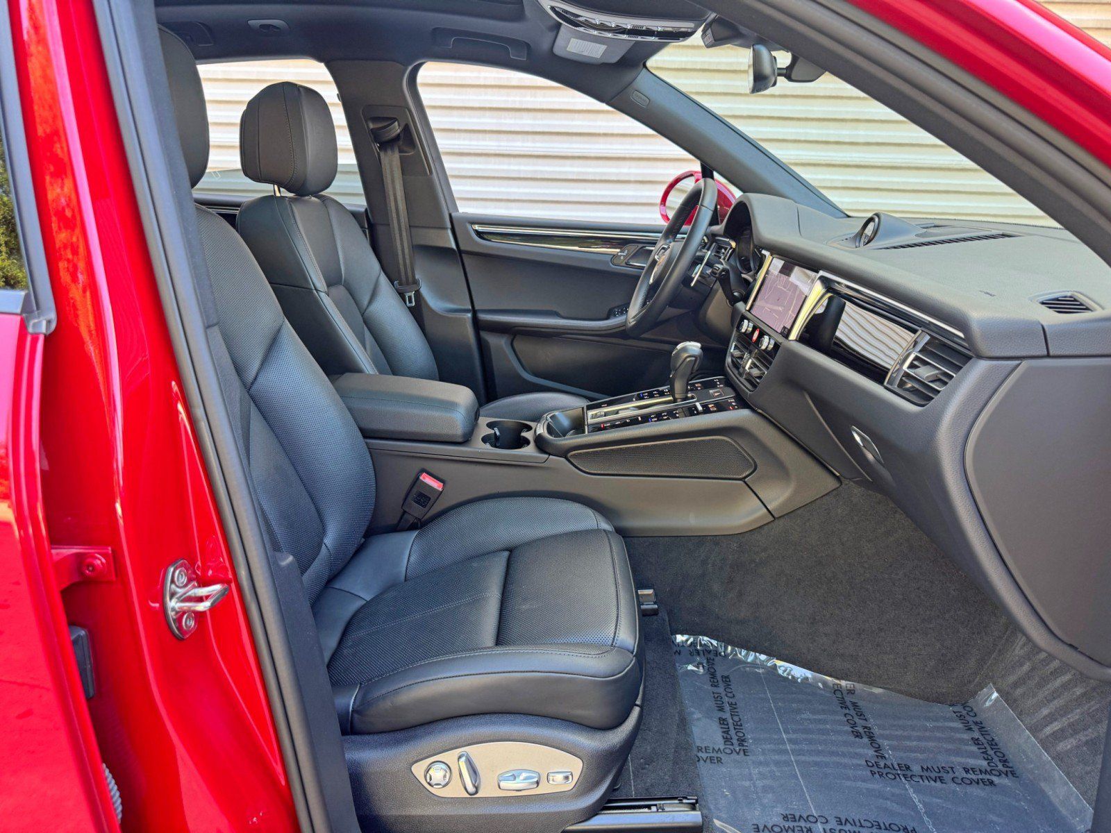 Used 2024 Porsche Macan AWD/4WD image 16