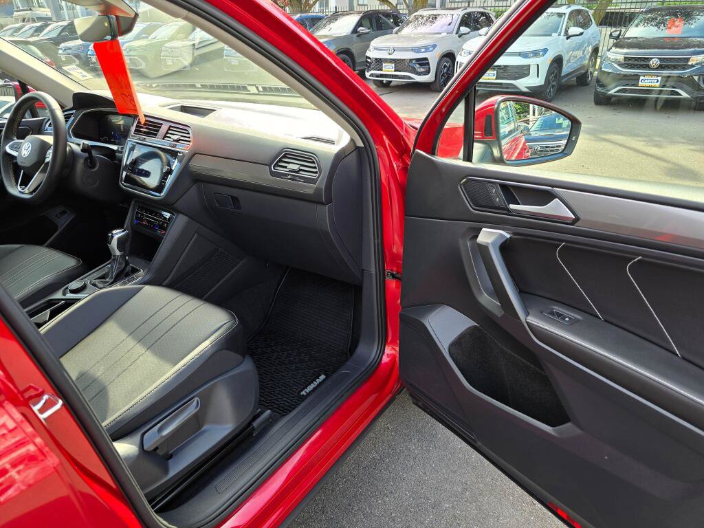 Used 2024 Volkswagen Tiguan SE AWD/4WD image 10