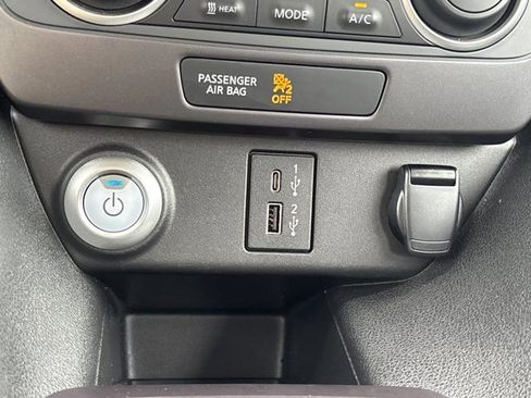 Used 2025 Nissan Leaf S image 33
