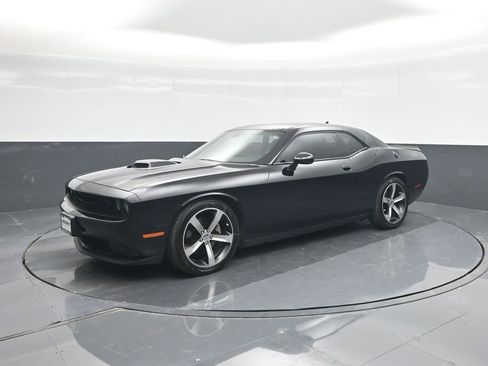 Used 2015 Dodge Challenger R/T RWD image 27