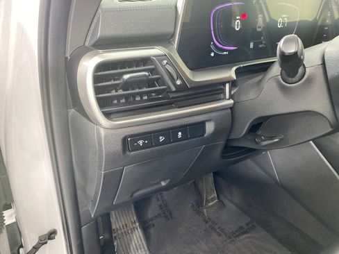 Used 2024 Kia Telluride LX image 12
