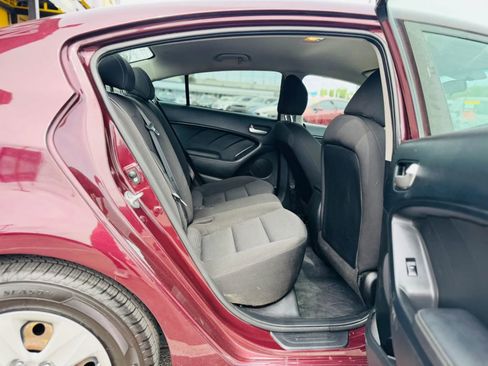 Used 2018 Kia Forte LX image 12