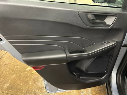 Used 2022 Ford Escape SE w/ SE Sport Appearance Package image 22