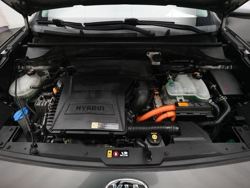 Used 2017 Kia Niro LX FWD image 3