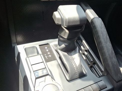 Used 2025 Toyota Tacoma SR5 AWD/4WD image 14