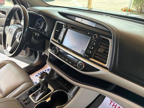 Used 2015 Toyota Highlander XLE AWD/4WD image 16