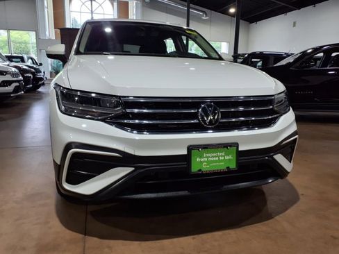 Used 2022 Volkswagen Tiguan SE image 2