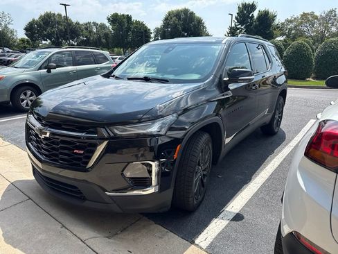 Used 2022 Chevrolet Traverse RS FWD image 1