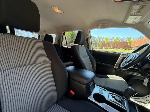 Used 2015 Toyota 4Runner SR5 AWD/4WD image 25
