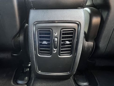 Used 2019 Jeep Grand Cherokee Laredo w/ Laredo X Package AWD/4WD image 17