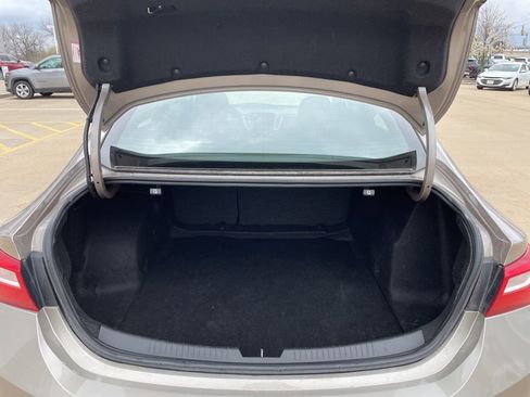 Used 2023 Chevrolet Malibu LT FWD image 13