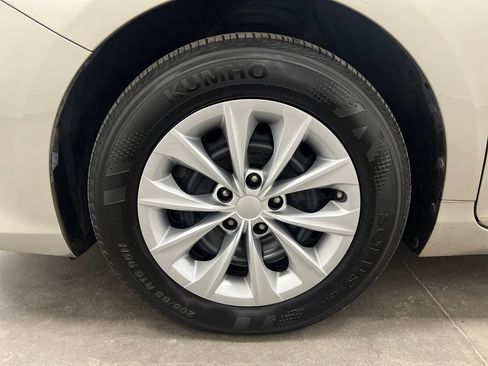 Used 2016 Toyota Camry LE FWD image 28