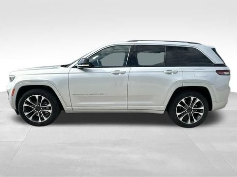 Used 2022 Jeep Grand Cherokee Overland AWD/4WD image 4